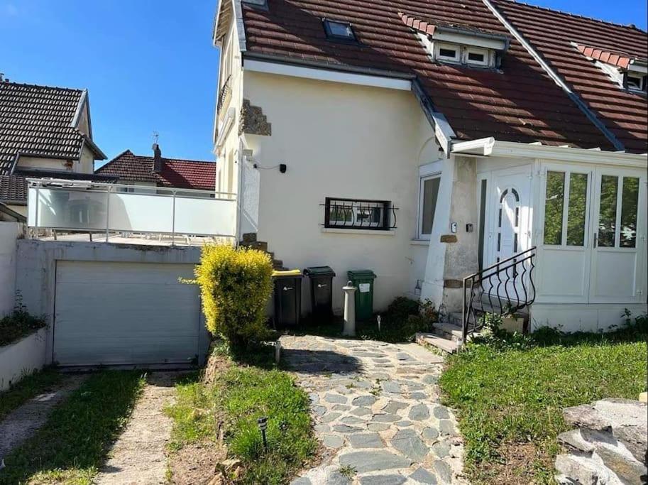 Jolie Maison De Ville Avec Terrasse Et Jardin Warcq Extérieur photo